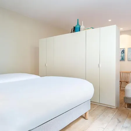 マゼンタ 38 バイ ハッピーカルチャー 3* パリ